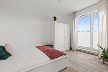 Mieszkanie 3-pokojowe- Wlochy PKP, miejsce parkingowe