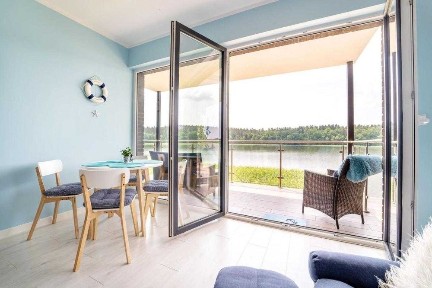 Wynajmę mieszkanie nad jeziorem w apartamentowcu w Tomaszkowie