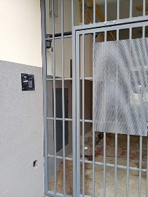 Pełna własność. 50m. Piętro 1/4. Czynsz 290zl. Stan 