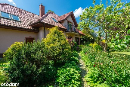 Dom wolnostojący z pięknym ogrodem