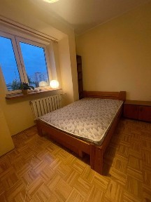 1 pokój do wynajęcia z korzystaniem z dodatkowego pokoju dziennego