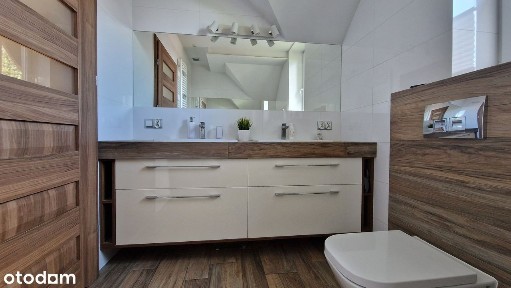 Dom marzeń dla rodziny-przytulny słoneczny wśród zieleni