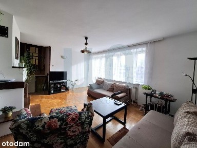 Dom z ogrodem /Budynki gospodarcze na działce