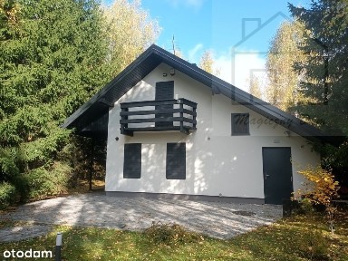 Dom nad Zegrzem z linią brzegową. Jachranka