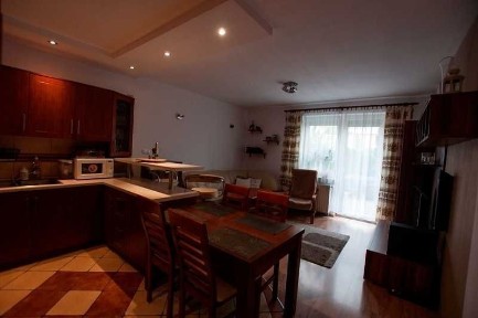 Wynajmę mieszkanie 4 pokojowe, miejsce postojowe. Kraków/Nowa Huta