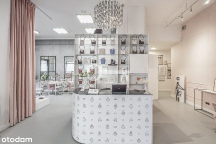 Lokal usługowy z witrynami w centrum miasta
