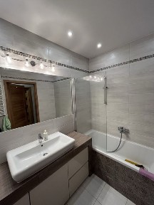 4 pokojowe mieszkanie | Tramwaj | Balkon