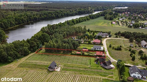 Urokliwa nieruchomość z drewnianym domem!