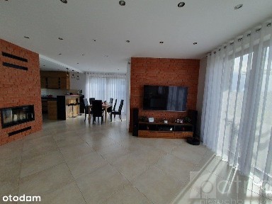 Wykończony dom wolnostojący w Dobrej