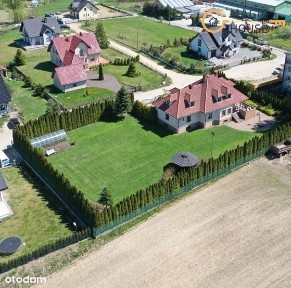 Dom wolnostojący / podpiwniczony / działka 2100 m2