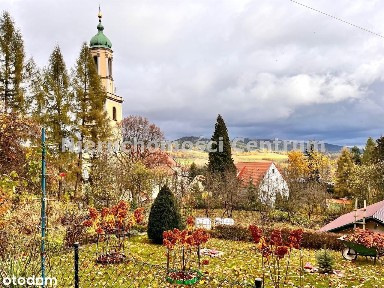 Parter w domu dwurodzinnym z 1870 r. w stylu dworku.