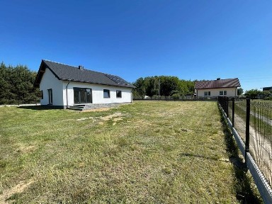 Piękny dom na sprzedaż! Z dużą działką i odbiorem!