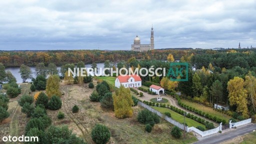 Dom na działce z linią brzegową | J. Licheńskie