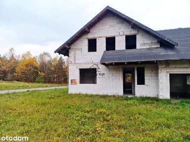 Dom w stanie surowym otwartym na dużej działce