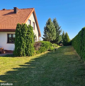 Dom z garażem dwustanowiskowym w spokojnej okolicy w m. Motycz