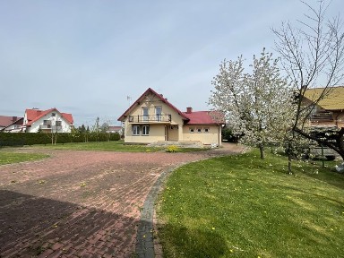 Sprzedam dom w Gorzycach z duzym podworkiem
