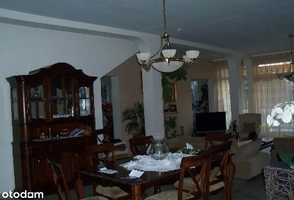 Dom z 12 pokojami, nadaje się na mały ośrodek z po