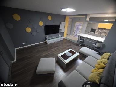 Przestronne 3-pokojowe mieszkanie z tarasem, klimatyzacją i garderobą