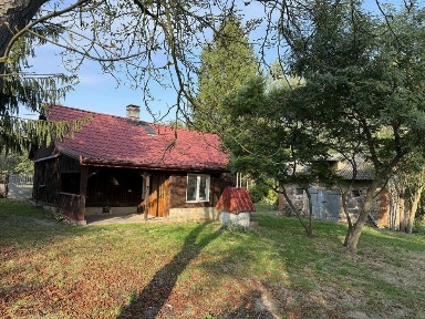 Wiejski dom na skraju wsi