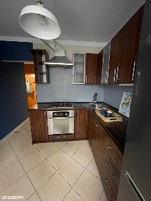 Przestronne, rozkładowe mieszkanie na 1 piętrze.