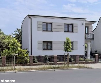 Piętrowy dom w cichej okolicy Jarocina