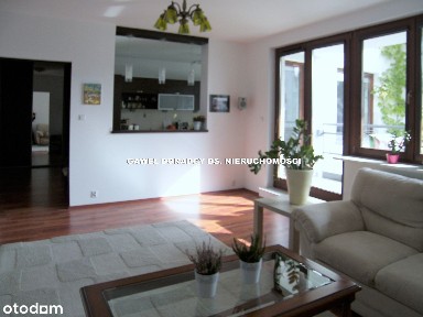 Nowoczesny budynek na Mokotowie.