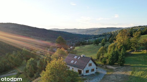 Dom, siedlisko w Beskidach z pięknym widokiem