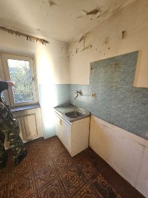 Mieszkanie 2 pokoje do generalnego remontu - Borów