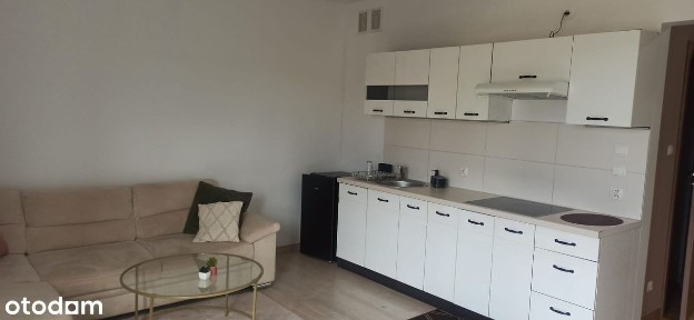 Kawalerka w ładnym budynku i spokojnej okolicy (Zielona Dolina)