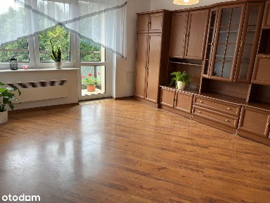 Komfortowe, słoneczne mieszkanie z balkonem.