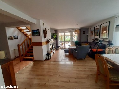 Wolnostojący dom z piętrem, strychem i garażem