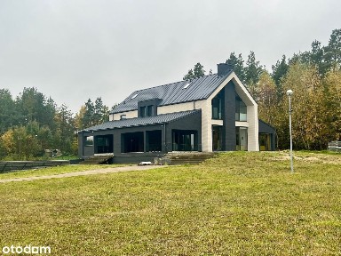 Przestronny dom z potencjałem - Garaże i piękny widok. Stajnia - Staw