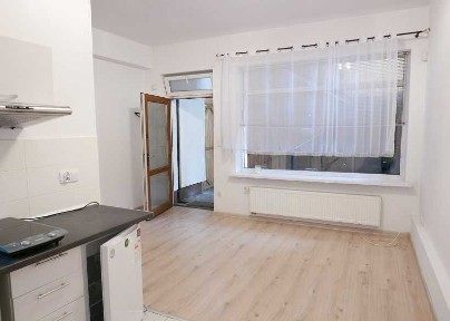 Kawalerka dla Singla, Winiary