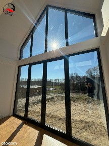 Nowoczesne domy typu stodoła otoczone jeziorami