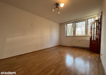 Kawalerka z oddzielną kuchnią - przy samym Metrze Bródno