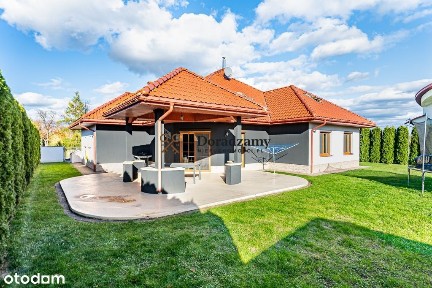 Dom z dużą ilością pokoi z pięknym tarasem