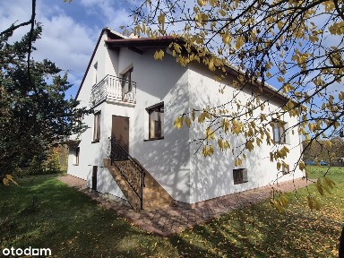 Duży ładny dom z zabudowaniami gospodarczymi na działce 40 ar