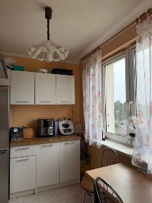 Sprzedam zadbane, dwu pokojowe mieszkanie z balkonem w Michalowie