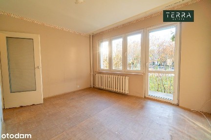 Dwupokojowe mieszkanie do remontu na parterze z balkonem i ogródkiem