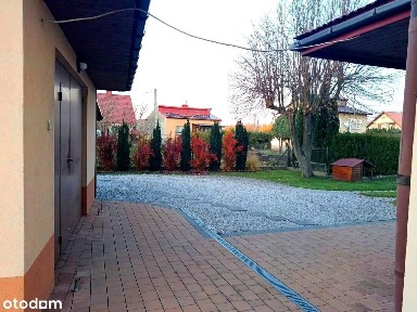 Przestronny dom z zadbaną działką