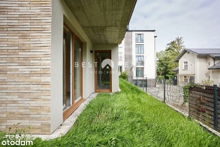 Apartament z ogródkiem, windą w pobliżu parku