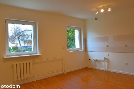 Salon z aneksem kuchennym + 2 pokoje, garaż, strych, piwnica