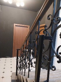 Kawalerka umeblowana w zrewitalizowanej kamienicy