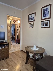 Bardzo ciepłe, słoneczne mieszkanie ze spokojnymi sąsiadami.