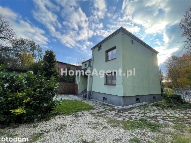 Bezczynszowe mieszkanie w domu jednorodzinnym.
