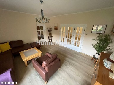 Bezczynszowe mieszkanie w domu jednorodzinnym.