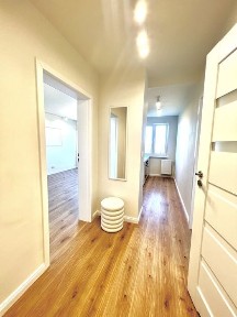 M4 po remoncie w centrum miasta z parkingiem. Bezpośrednio.