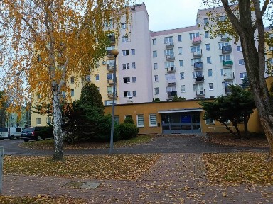 Bezpośrednio. Blisko WKD, CO, balkon, winda.