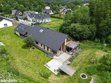 Dom rodzinny w ciszy i zieleni