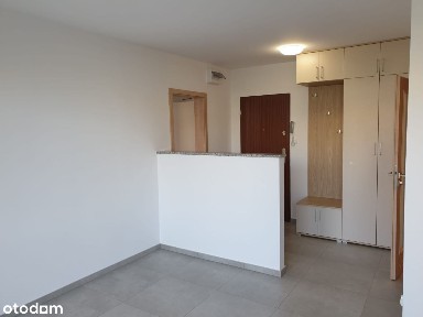 Małe słoneczne mieszkanie z balkonem